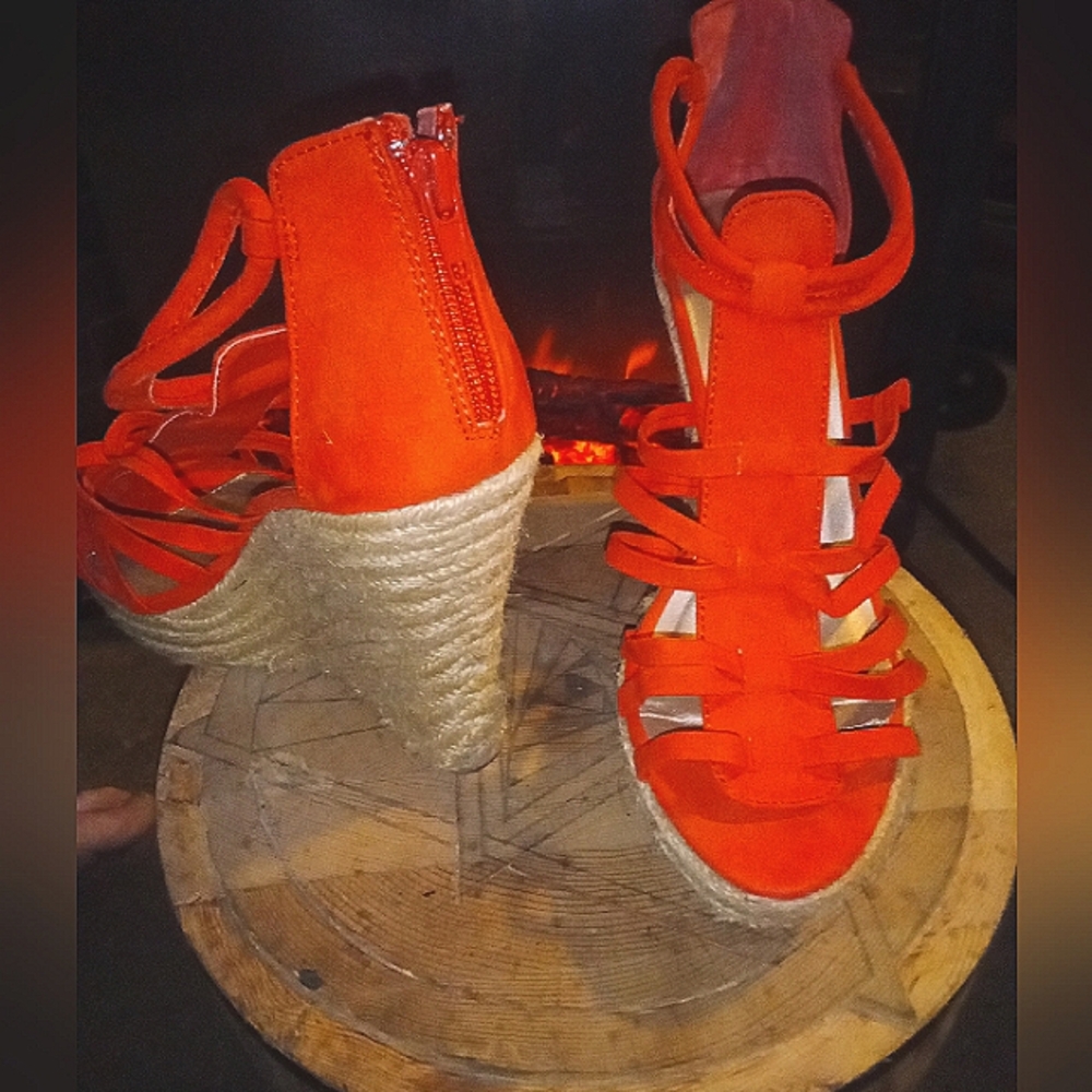 Qupid Size 9 Red Wedge Heels